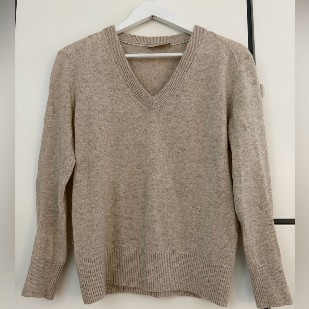 Everlane Women's Cashmere Sweater in Light Taupe